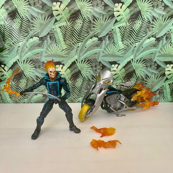 Marvel legends toys r us exclusive ghost rider and bike - Picture 1 of 8